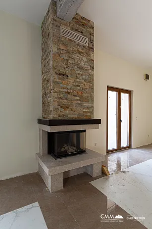 Eine luxuriöse dreistöckige Villa in erster Meereslinie in Kotor